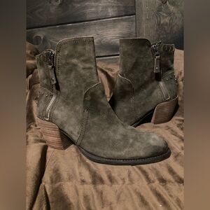 OTBT brand, Olive Green Redeye Leather Ankle Boots, size 7, comfy and cute